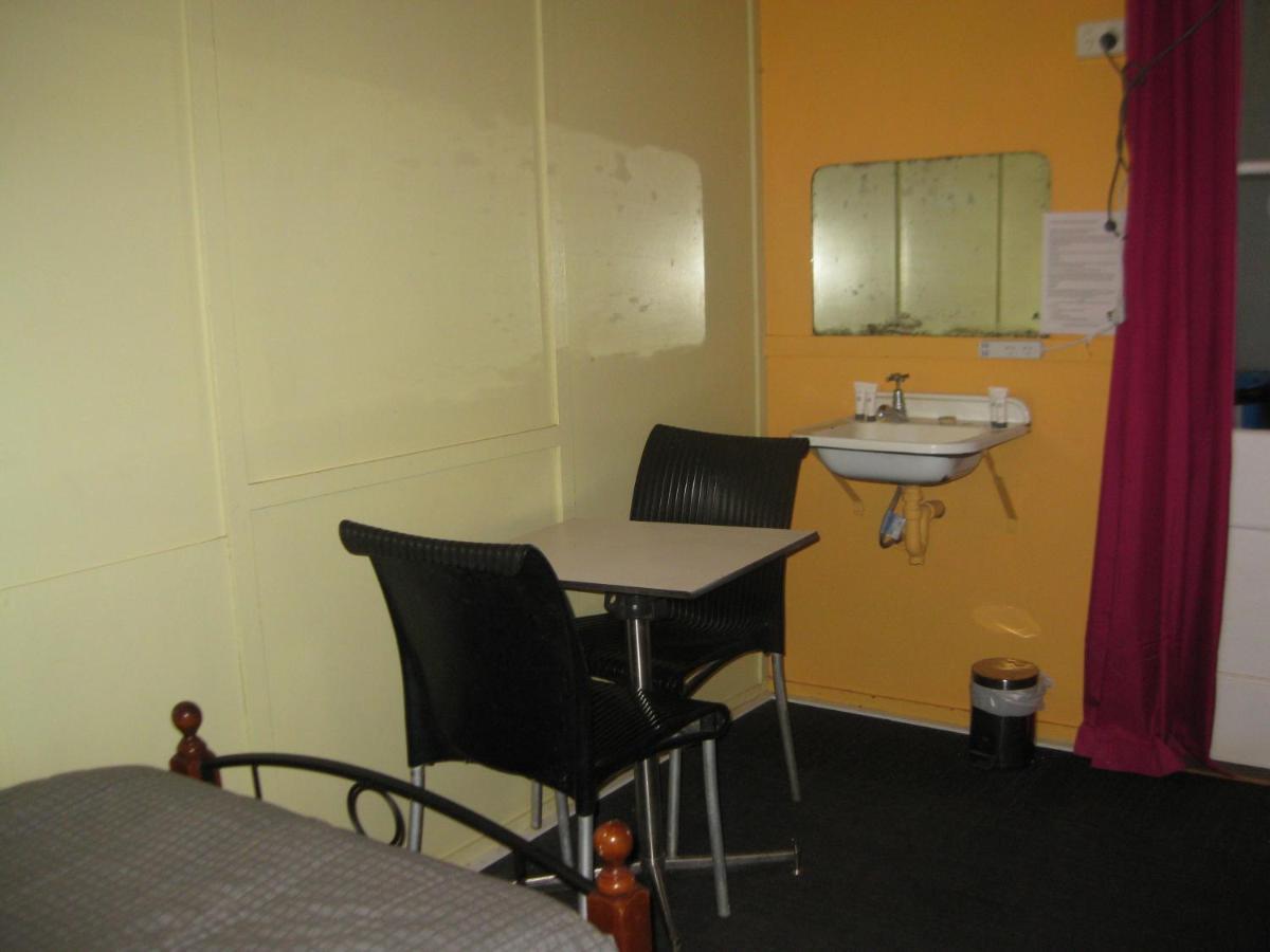 Australian Hotel Winton Budget Hotel Accommodation Exterior photo